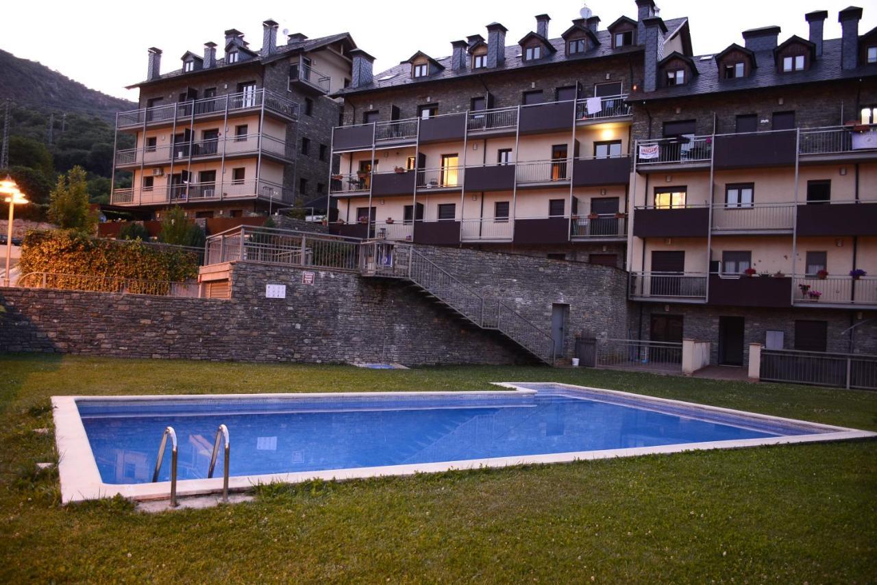 Apartaments Sort Pirineus Esterno foto