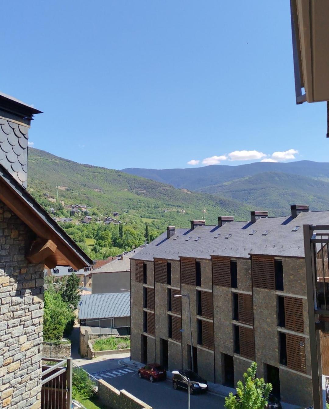 Apartaments Sort Pirineus Esterno foto