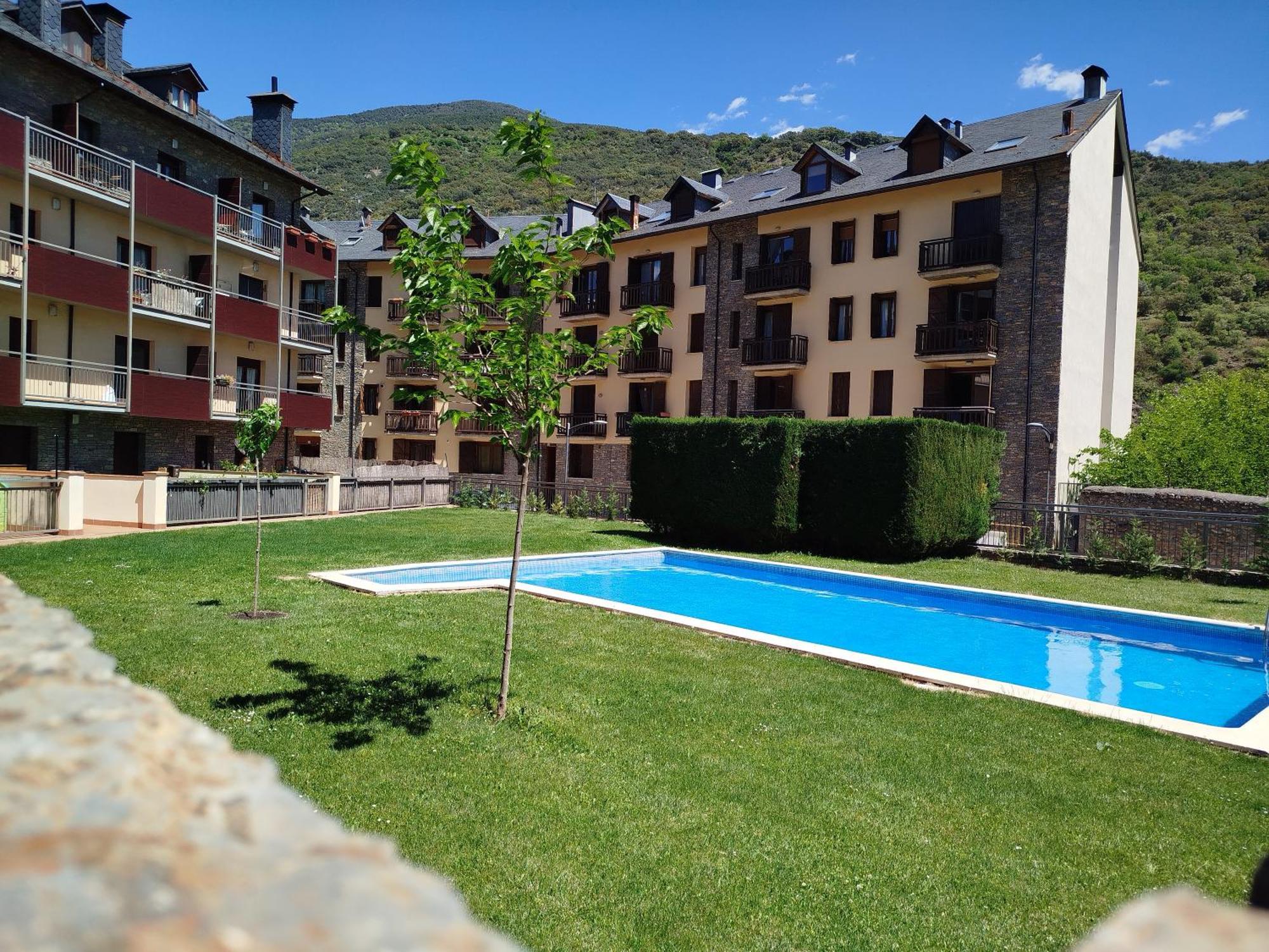 Apartaments Sort Pirineus Esterno foto